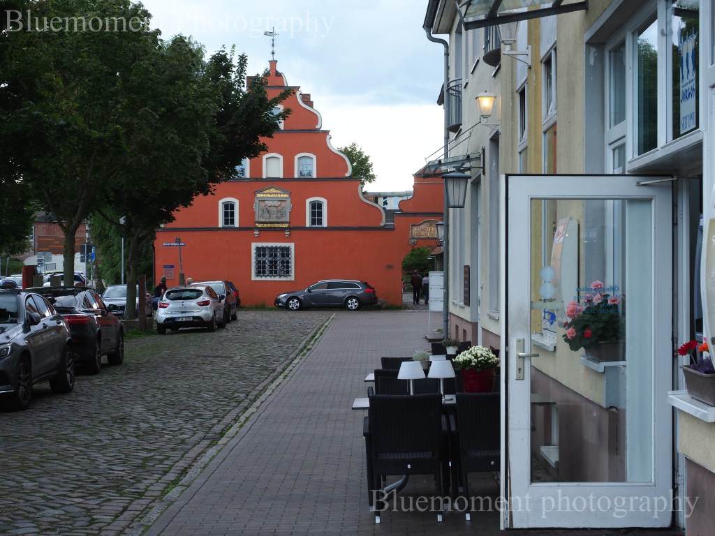 This image has an empty alt attribute; its file name is p1012507-ink.jpeg